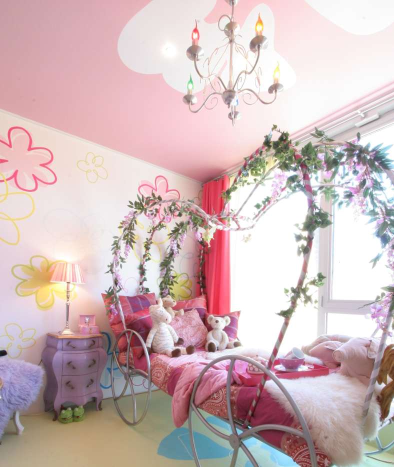 Kinderzimmer mit Spanndecke