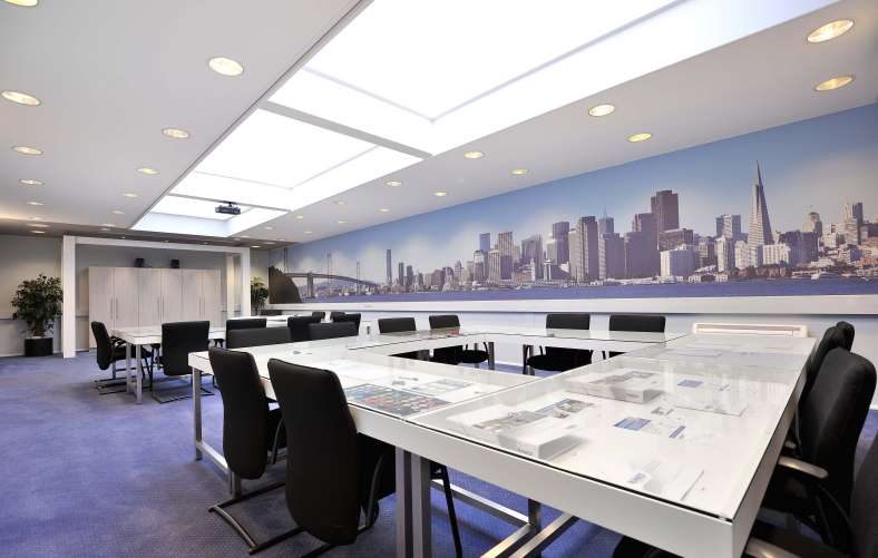 Skyline an der Wand mit Hilfe einer Spanndecke