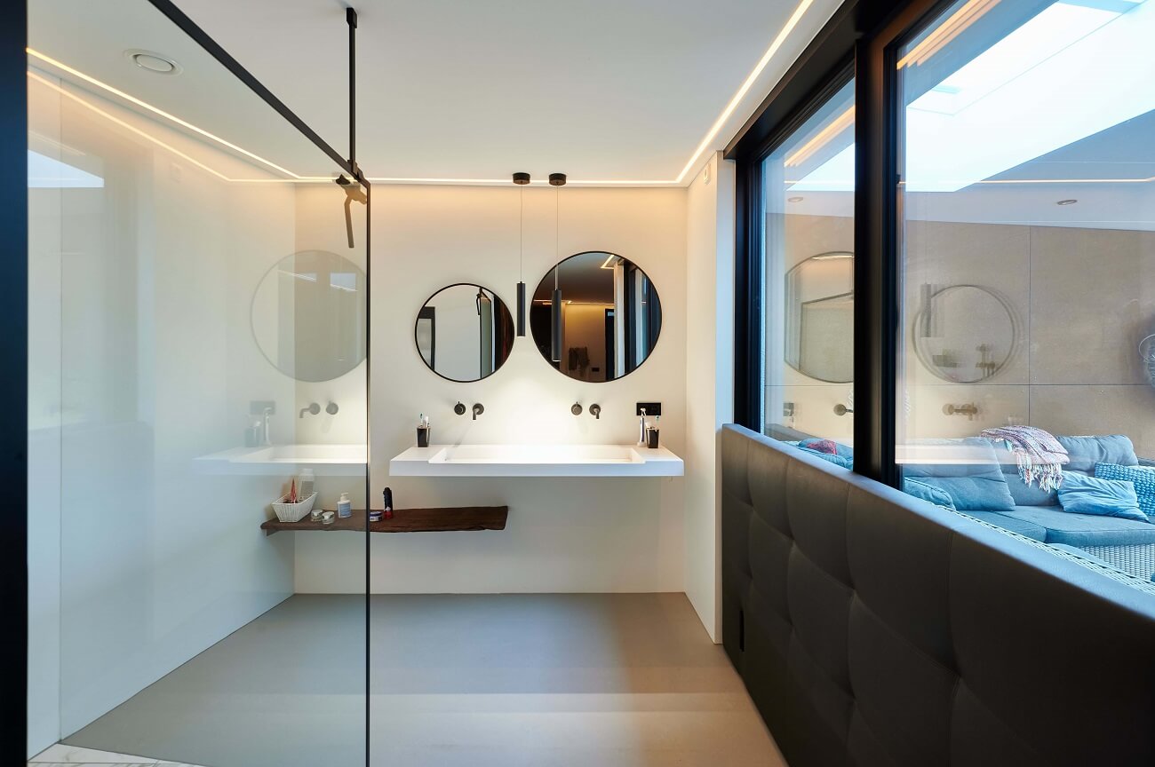 Plameco Spanndecken: minimalistisches Badezimmer