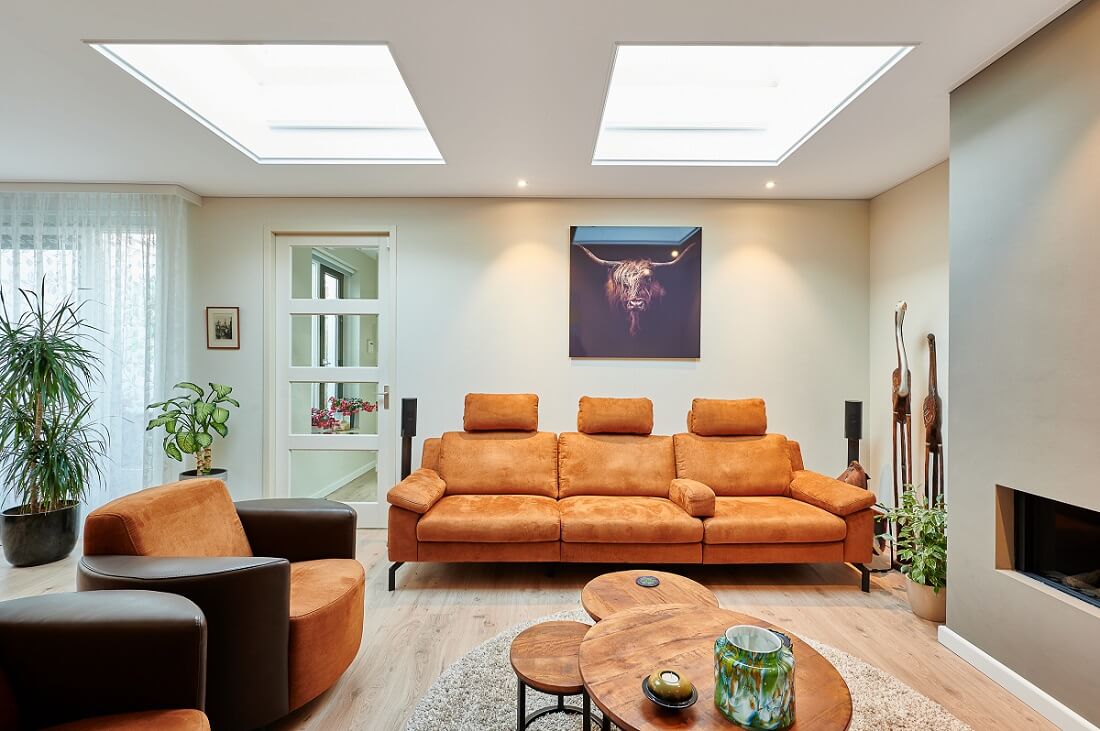 Plameco Spanndecken: Wohnzimmer mit Oberlichtern, Spots