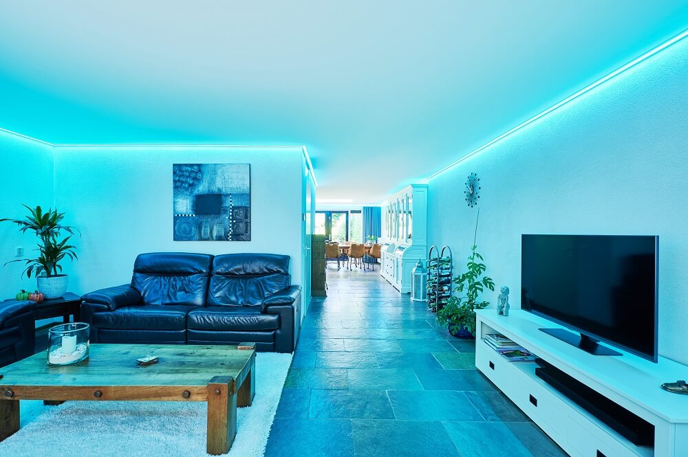 Plameco Spanndecken: Wohnzimmer mit RGBWW
